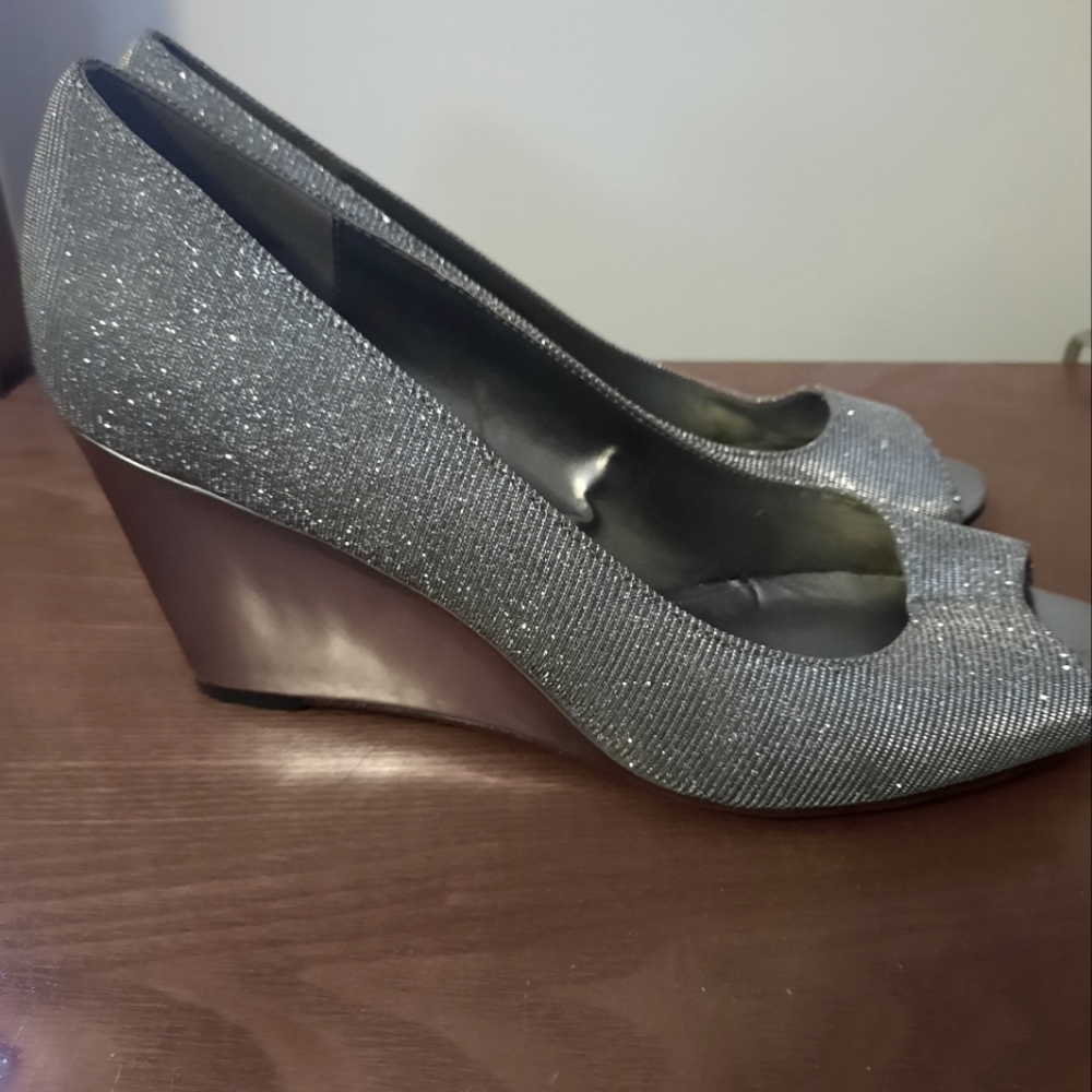Bandolino Open Toe Wedge Shoe Size 10